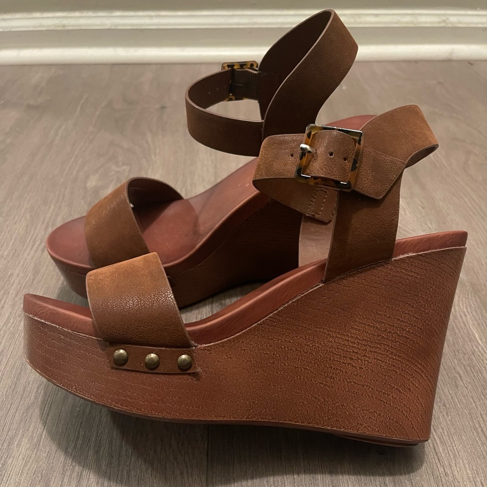 ✨MIA Wedges✨